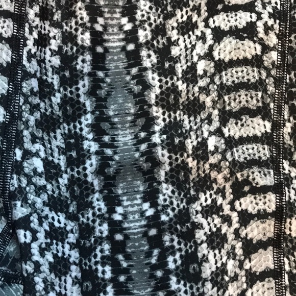 Under Armour Snakeskin Compression Leggings - Picture 5 of 6